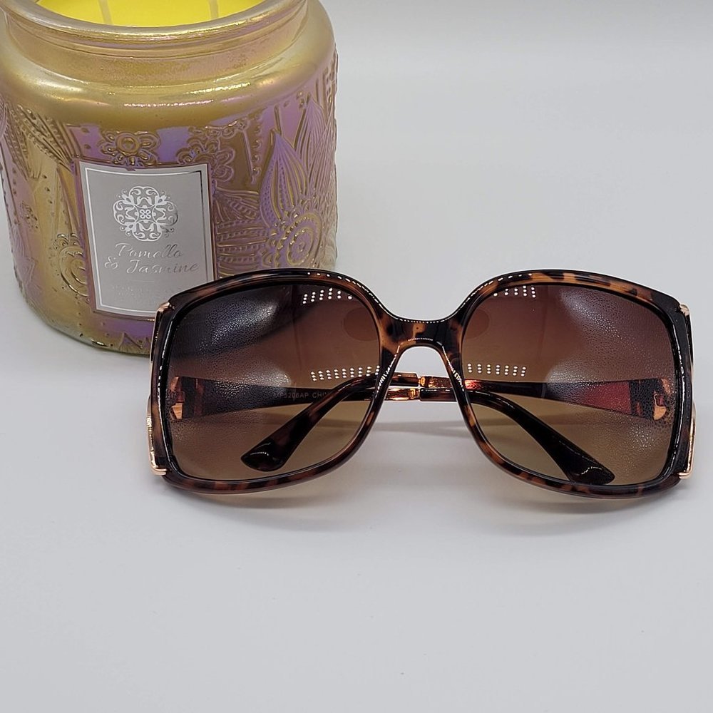 Eazy Breezy Woman's Sunglasses - Picture 3 of 8